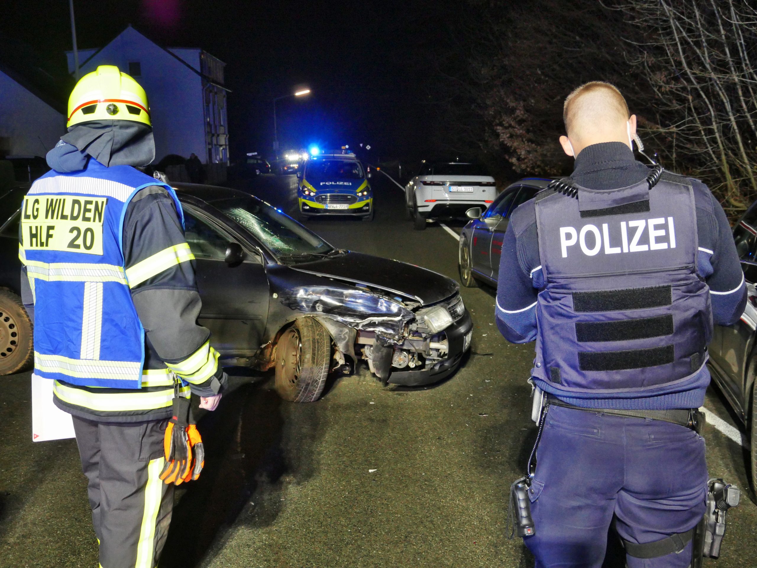 Gegen parkende Autos in Wilden geprallt