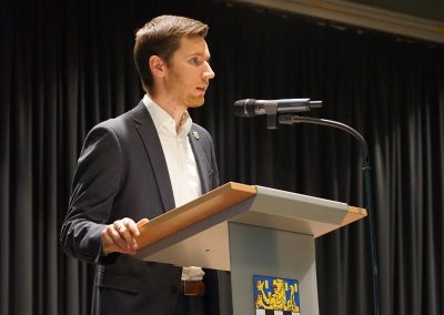 Bild 2 von 17 Bürgermeister Hannes Gieseler dankte allen Feuerwehrfrauen und -männern für ihren unermütlichen, unverzichtbaren Einsatz.