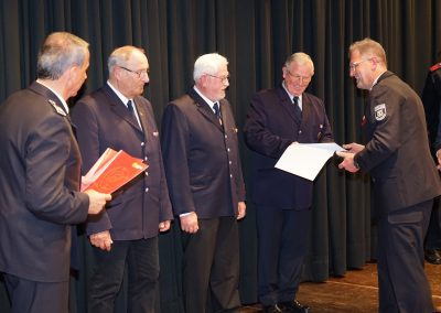 Für die 60-jährige Mitgliedschaft wurden geehrt: Rudi Schneider (Gernsdorf), Günther Büdenbender (Rudersdorf), Reinhold Withake (Rudersdorf), Manfred Kringe (Rudersdorf).