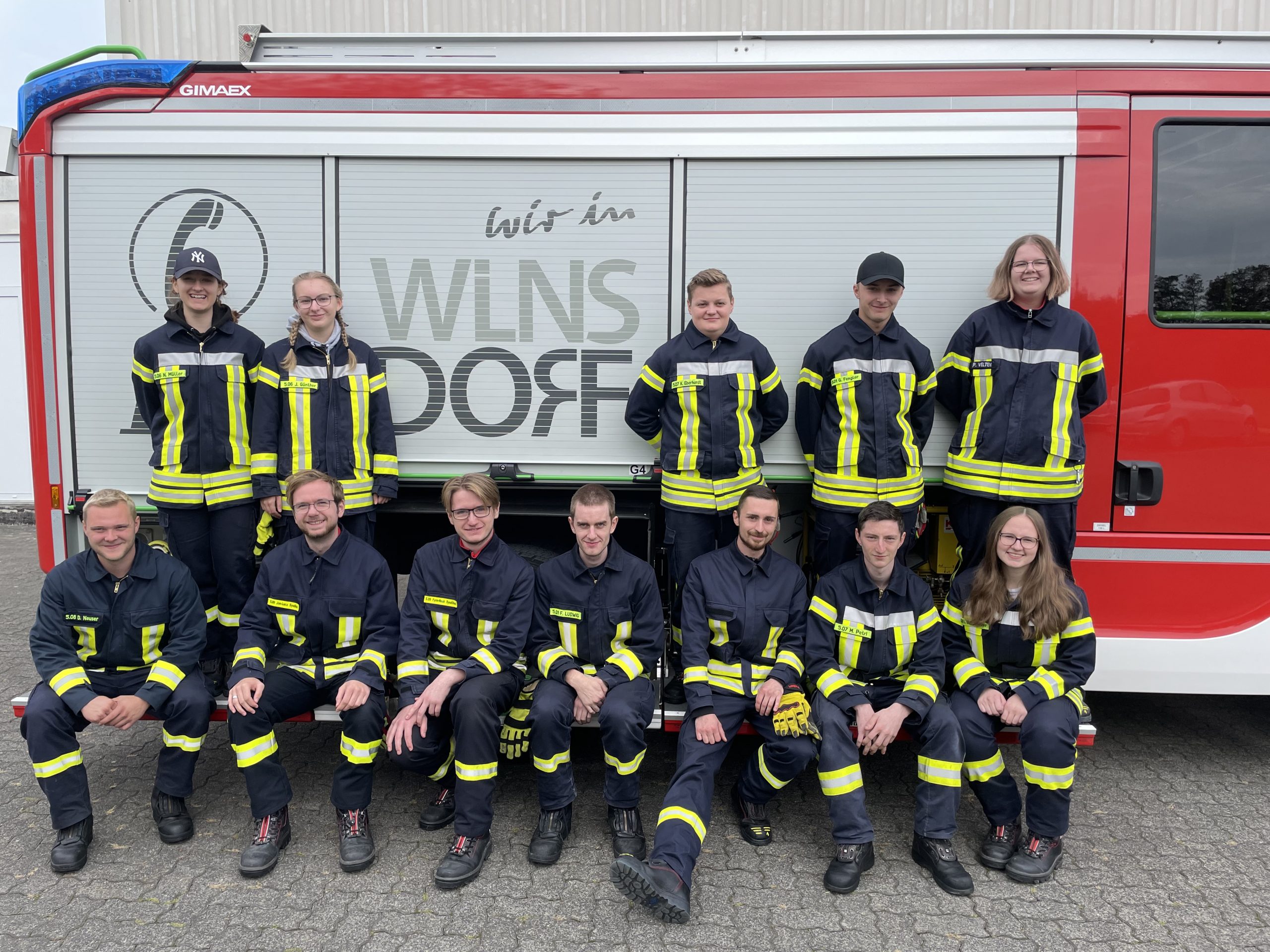 Zwölf Nachwuchskräfte der Freiwilligen Feuerwehr der Gemeinde Wilnsdorf haben kürzlich ihre Grundausbildung abgeschlossen.