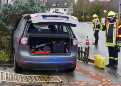 Niederdielfen: Auto landet nach Unfall in Vorgarten