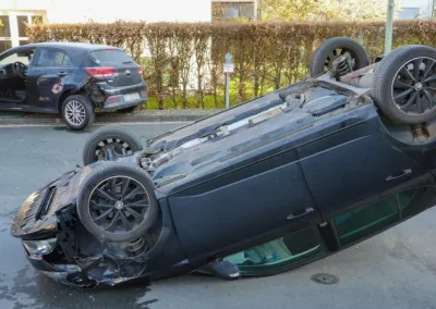 Gernsdorf: 33-Jährige kollidiert mit geparktem Auto