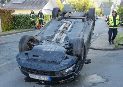 Gernsdorf: 33-Jährige kollidiert mit geparktem Auto