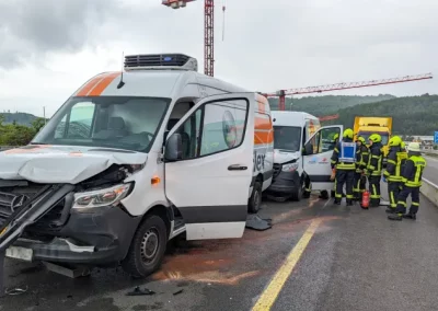 Vier Verletzte bei Unfall auf der A45
