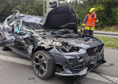 Wilnsdorf/A45: Auto kollidiert mit Sattelzug
