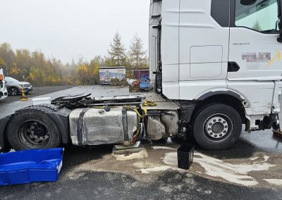 Wilnsdorf: Stundenlange Reinigungsarbeiten nach Tankleck an Lastwagen