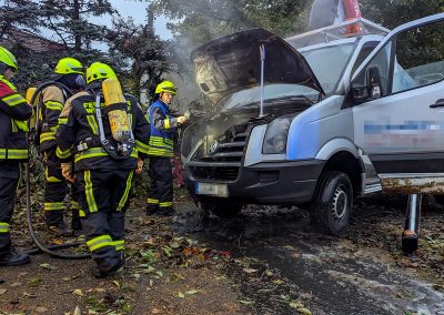 Mithilfe einer Wärmebildkamera prüfte die Feuerwehr den Motorraum und angrenzende Bauteile auf versteckte Glutnester.