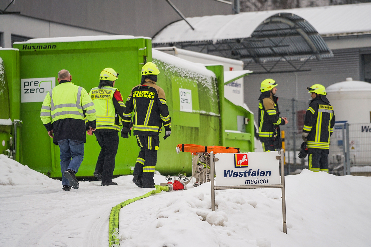 Einsatzkräfte während des ABC-Einsatzes