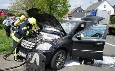 Technischer Defekt setzt Auto in Brand