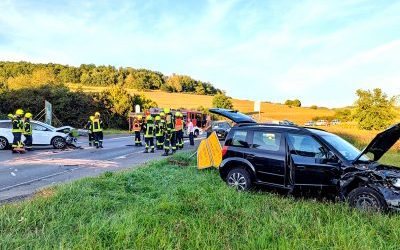 Flammersbach: Zwei Autos kollidieren auf der L893 – drei Verletzte