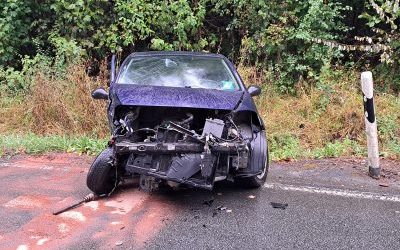 Unfall auf der L 723: Zwei Verletzte und 55.000 Euro Schaden